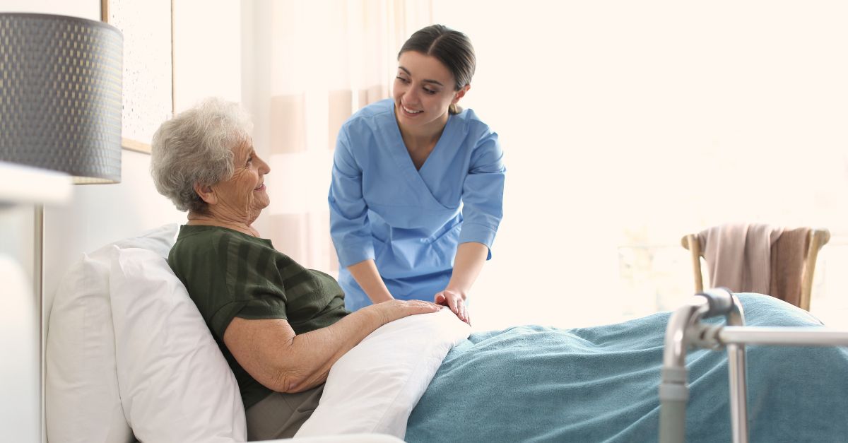 ¿Qué servicios debe incluir un buen cuidado de ancianos a domicilio?
