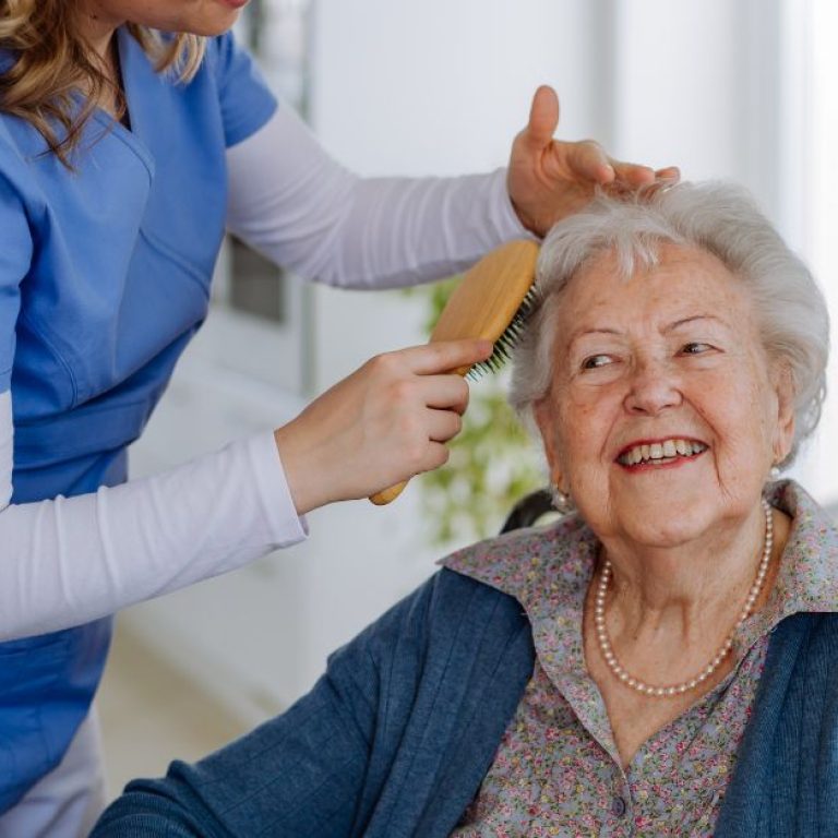 ¿Cómo elegir un servicio de cuidado de ancianos a domicilio de confianza?