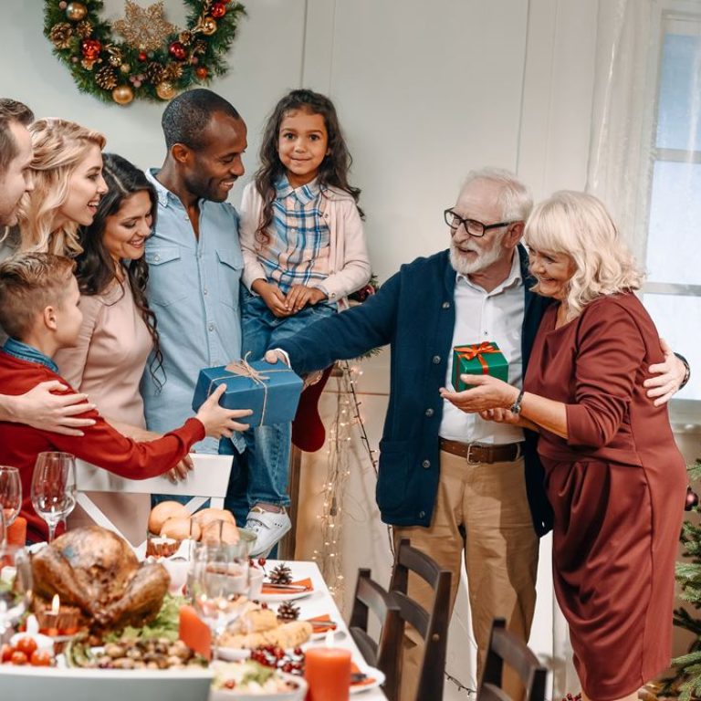 happy-large-family-celebrating-christmas-with-seni-F3UHFTT